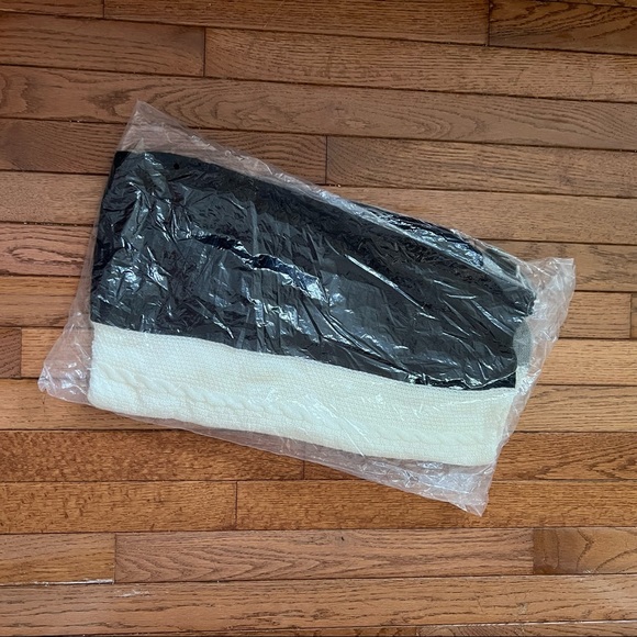 Various scarves - Picture 6 of 7